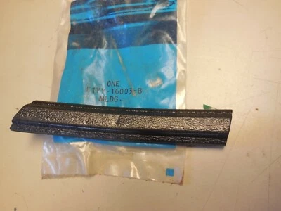 Новый из старых запасов 1981 Mercury Lynx молдинг переднего крыла под правую руку E1Y-16003-B - Изображение 1 из 2