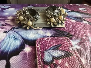 Vintage Rhinestones 3 Flower + Smoky Gem Clip On Earrings Made in Korea - Picture 1 of 10