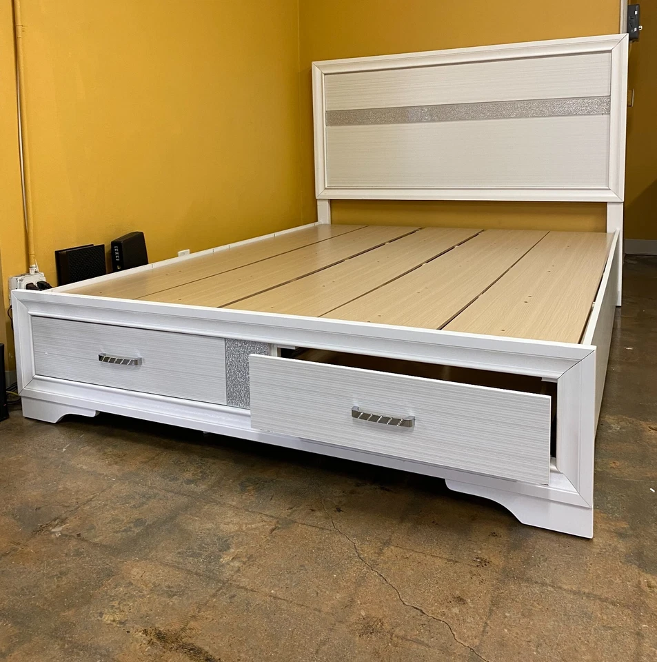 Painel de armazenamento queen Coaster Miranda cama em branco e strass - Imagem 1 de 1