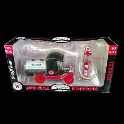 Gearbox, 1912 Ford Model "T" Oil Tanker with 1920s Wayne Gas Pump Diecast NIB - Image 1 of 4