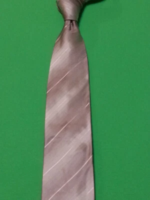 Vestido Kenneth Cole Hombre Gris Plata Corbata 3.5" W 57" Largo  Foto 1 de 4