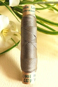 715TER / Superb Coil Wire Silk Gutermann Laska " Grey Dark " N° 437 - Picture 1 of 2