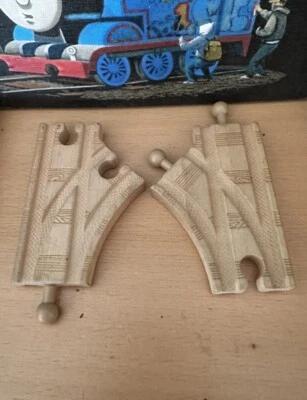 Auténtico Tren Thomas Curva de Aprendizaje Madera 3 1/2 Pulgadas Interruptor Curvo Pistas! Foto 1 de 2