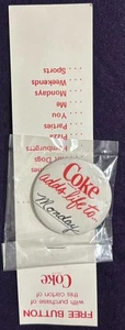 1 Coca Cola Promo Werbung Pinback Button Coke fügt Leben hinzu...Montag Neu aus altem Lagerbestand - Bild 1 von 2