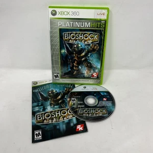 Bioshock Platinum Hits - Xbox 360 - CIB KOMPLETT - NEUES CASE - Bild 1 von 1