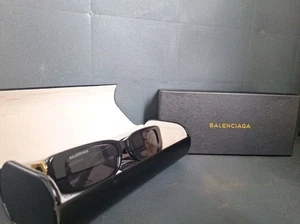 Gafas de sol para mujer Balenciaga rectangulares BB0096S 001 negras/doradas - Imagen 1 de 4