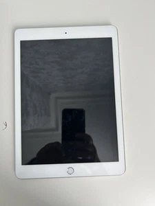 Apple iPad 6th Generation (2018) 32GB WiFi Silver 98% battery health - Picture 1 of 5