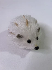 Pier 1 Imports Winter Hedgehog Foam Core Natale Bianco Pelliccia Ecopelliccia 4"L - Foto 1 di 6