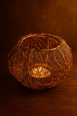 Candelabro Tealight de alambre dorado hecho a mano - artesano indio 4 x 4 x 3,2 pulgadas Foto 1 de 4