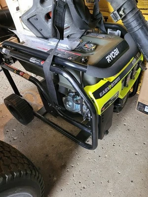 Generador portátil a gasolina RYOBI 6.500 vatios con sensor de apagado de CO Foto 1 de 2