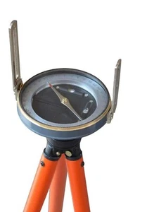 Brújula de levantamiento de metales con soporte de trípode equipo de topografía ingeniería vintage - Imagen 1 de 5