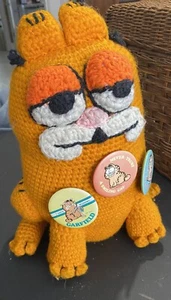 Vtg Crochet Garfield Doll, W/ 3 Vtg Pins/Buttons Handmade Garfield Stuffed - Picture 1 of 4