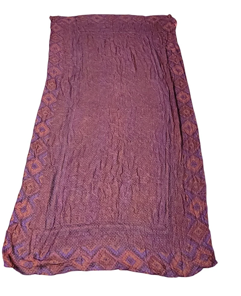 Bufanda de viscosa con patrón geométrico púrpura Theodora & Callum Foto 1 de 4