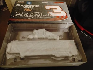 2001 Dale Earnhardt #3 GM Goodwrench Service Plus Kenworth T2000 Hauler Limited - Picture 1 of 4