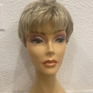Signature RAQUEL WELCH MEMORY CAP KANEKALON VIBRALITE MODACRYLIC WIG Blond Short - Picture 1 of 11