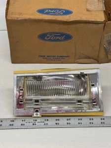 Ford LTD, Crown Victoria, Mercury Grand Marquis RH Cornering Lamp D9AZ-15A201-A - Picture 1 of 11
