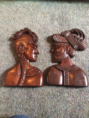 Painel de parede escultura em madeira busto de Shah Jahan & Mumtaz Índia 12,5”x 8” - Imagem 1 de 4