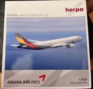 Herpa 1:500 Asiana Airlines- Airbus A330-300 HL7747 MIB - Picture 1 of 6