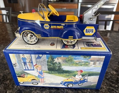 Banco de pedales para camión de remolque Gendron 1940 Napa Auto Parts escala 1:6 con certificado de autenticidad nuevo en caja Foto 1 de 4