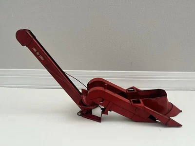 VINTAGE  TRU SCALE TWO ROW MOUNTED CORN PICKER  1/16 - Image 1 of 4