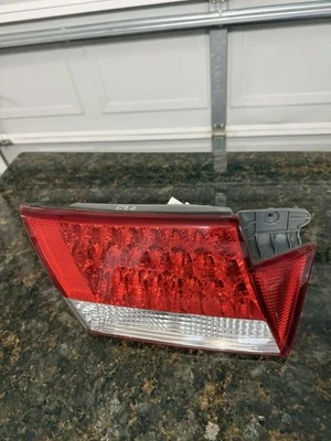 2006 - 2009 HYUNDAI AZERA 左驱动后内侧轨道盖尾灯原始设备制造商 — 第 1/2 张图片