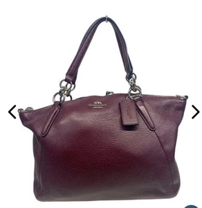 Coach Kelsey Merlot genarbtes Leder Reißverschluss oben Umhängetasche Handtasche - Bild 1 von 13