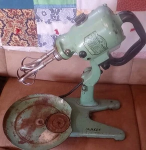 Antigua mezcladora de pie Magic Maid modelo D de los años 30 verde menta (necesita cable nuevo) - Imagen 1 de 4