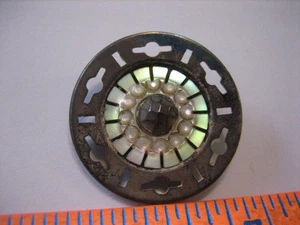 Botón de concha de madreperla vintage de 1-1/16", juego en metal, calado - S3 - Imagen 1 de 6
