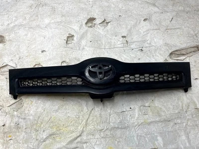 Parachoques delantero parrilla superior radiador Toyota Corolla Verso 2004 a 2007 53111-0F020 Foto 1 de 4