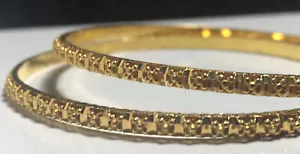Lovely Pair Of 22ct Solid Gold Raised Cut Decoration Bangles , - 23.85g - Picture 1 of 11