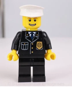 LEGO Minifigura - Policía Sonrisa Delgada Sombrero Blanco Corbata Azul Piernas Negras - CTY0098 - Imagen 1 de 5