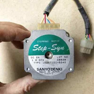 1PC NEW 103H7121-5040 Stepper Motor - Picture 1 of 2