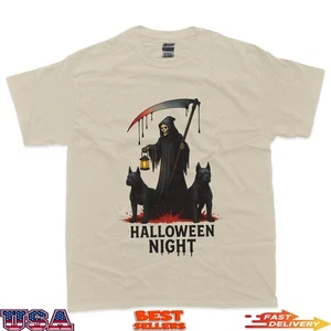 Camiseta Halloween Night Reaper con Perros Negros Diseño Horror Oscuro - Imagen 1 de 6