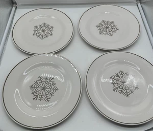 NEW Royal Norfolk Dinner Plates Set of 4 Winter china Snowflake silver gray - Picture 1 of 4