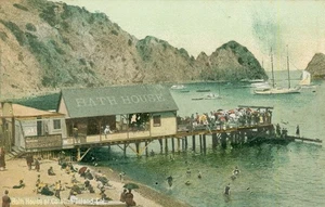 Vintage Postcard Bath House at Catalina Island, Cal - Picture 1 of 2