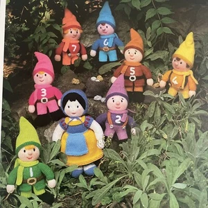STRICKANLEITUNG Jean Greenhowe Schneewittchen + sieben 7 Zwerge Märchen Spielzeug - Bild 1 von 8