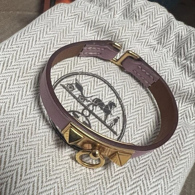 Pulsera Hermes de cuero malva tachuelas doradas excelente usada para mujer 7,5 pulgadas Foto 1 de 4