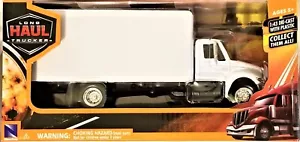 New Ray - 1:43 Scale Long Haul Trucker International 4200 Box Truck (BBNR15903) - Picture 1 of 2