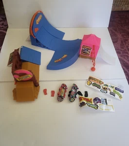 Hot Wheels Tony Hawk Finger Skateboard Park Set Freizeitpark & Doughnut Shop - Bild 1 von 10