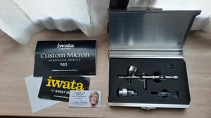 Aerografo Iwata Custom Micron CM-C2 PLUS 0,23 Metal Box Edition New (ICM4518) - Foto 1 di 7