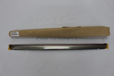 丰田陆地巡洋舰雷克萨斯 LX470 98-02 原始设备制造商正品后门装饰镀铬 — 第 1/4 张图片