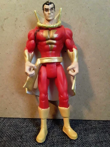 SHAZAM 3.75" Figure DC Universe Infinite Heroes Cover