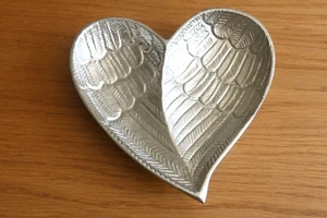 Angel Wing Heart Plate - Trinket Plate - Heart Ornament - Large - Picture 1 of 4