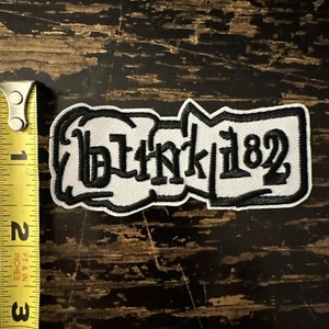Blink 182 (Embroidered Iron on patch) Punk/Rock/Metal/Music/Art - Picture 1 of 3