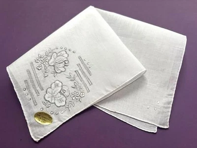 DE COLECCIÓN HANKY MANO FLORAL BORDADO EN CHINA NUEVO CON ETIQUETA ALGODÓN PRECIOSO Foto 1 de 3