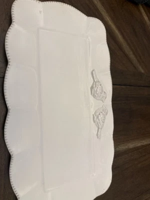 Bandeja de cerámica para servir pastel de barro pájaros blancos 15x8 1/2 pulgadas Foto 1 de 2