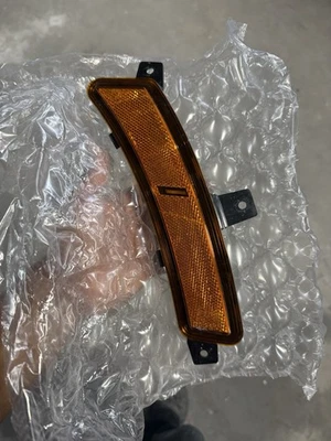 Маркер высоты передний левый/пассажирский со стороны GMC 2025 Yukon XL - Изображение 1 из 3