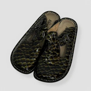 Alegria Clogs Size 39/9-9.5 Leather Uppers w/Buckle Green Alligator Look Casual - Picture 1 of 9