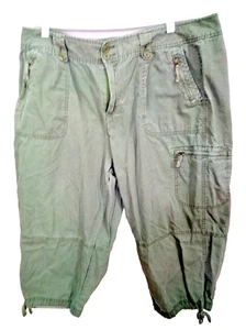 St John’s Bay Damen Capri Cargo Hose Gr. 22 W grün drei Reißverschlusstaschen - Bild 1 von 10