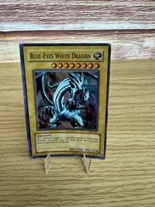 Yugioh - Blue-Eyes White Dragon SKE-001 Super Rare 1. Auflage - Bild 1 von 2